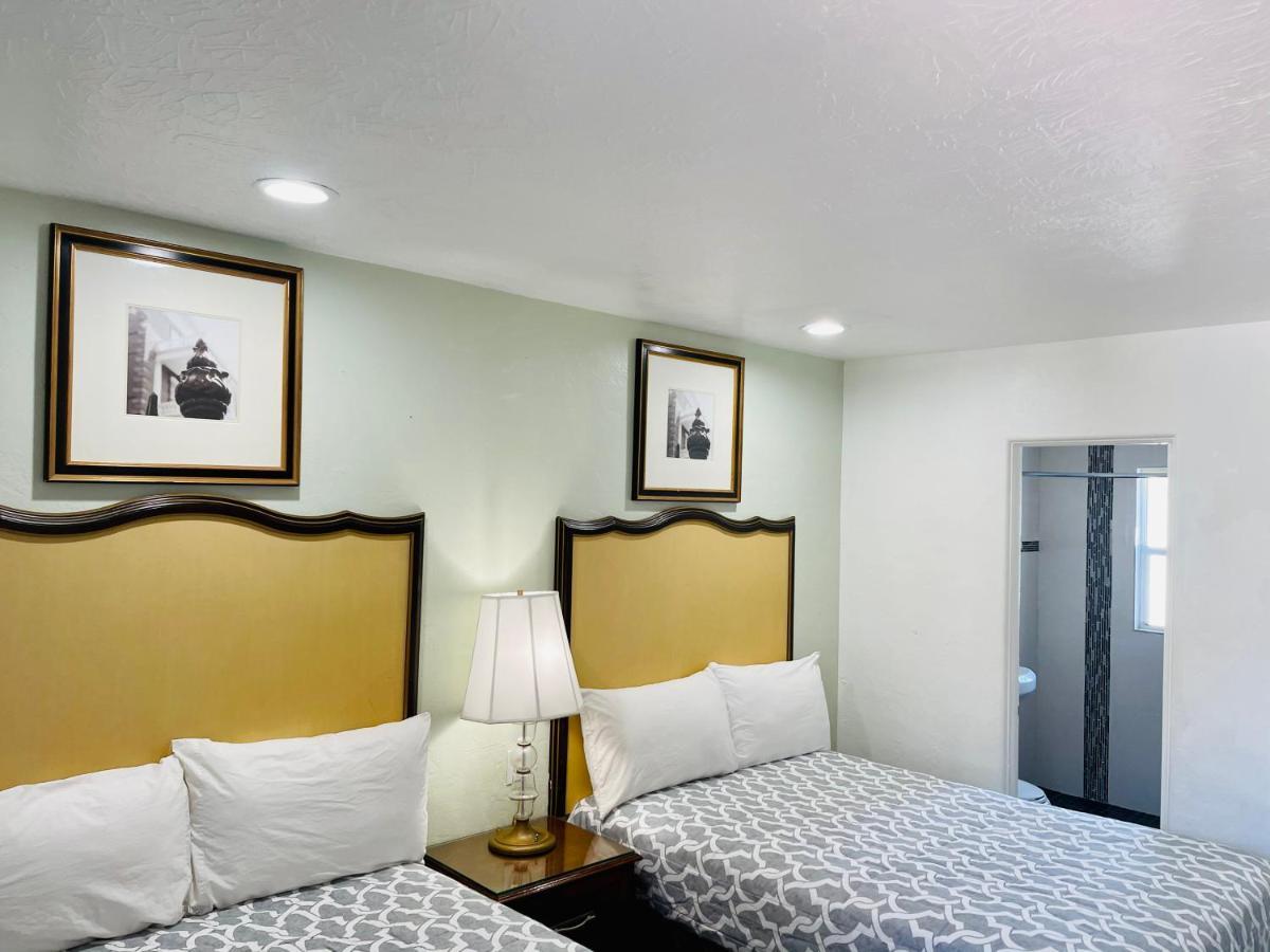 Siesta Inn Sarasota - Indian Beach Exterior photo